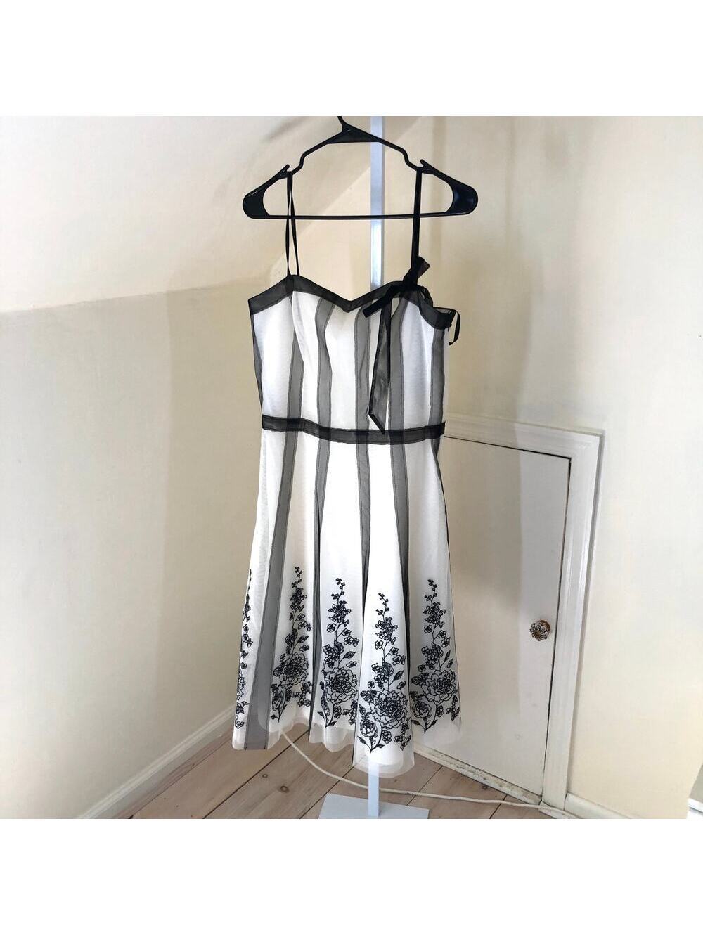 Ann Taylor LOFT EUC Women's Black Cream Embroidered Formal Dress Mesh Overlay 8